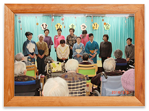 ボランティアグループ はこべの会(高清水)の皆様の 歌や踊り に 掛け声や歓声がとびかいました